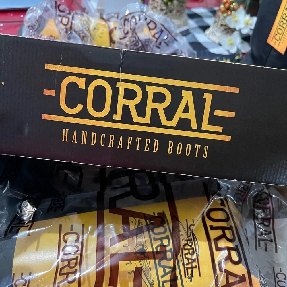 Corral Boots Mens  Black Embroidery Round Toe A4112 size 11 d new in box - Picture 7 of 9